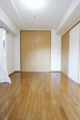 ���r���O