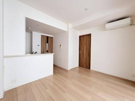 ���r���O