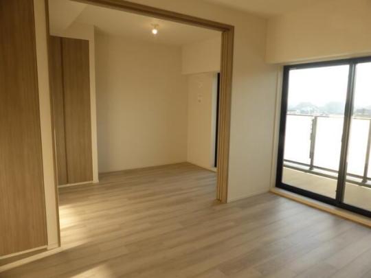 ���r���O