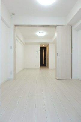 ���r���O