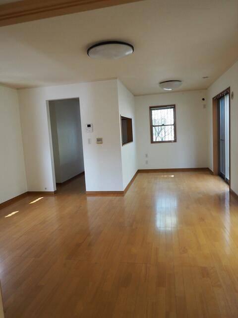 峰岡町２丁目戸建Ⅱ リビング