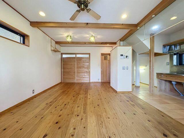 港北区下田町５丁目貸家 リビング