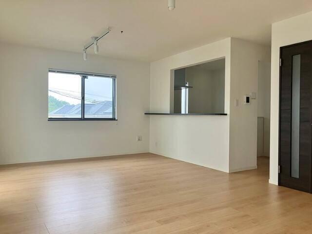 岸根町戸建 リビング