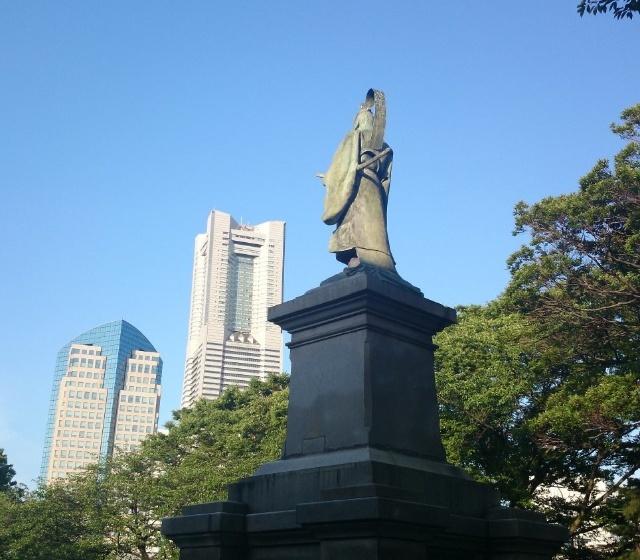 掃部山公園：911m