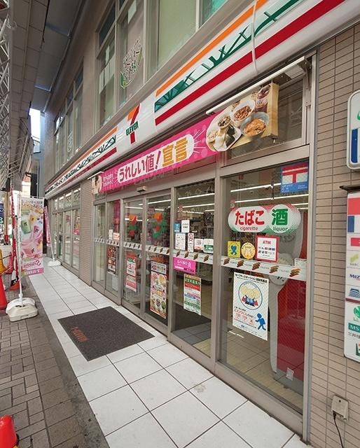 セブンイレブン横浜弘明寺町店：7m