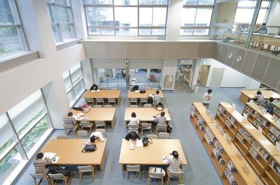 横浜国立大学附属図書館：1239m