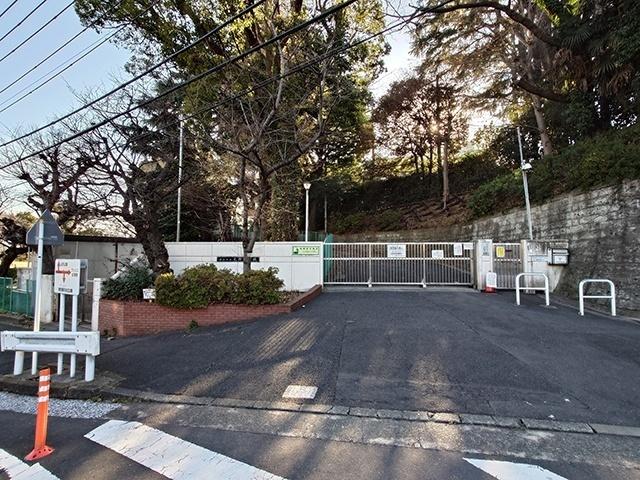横浜市立元街小学校：1403m