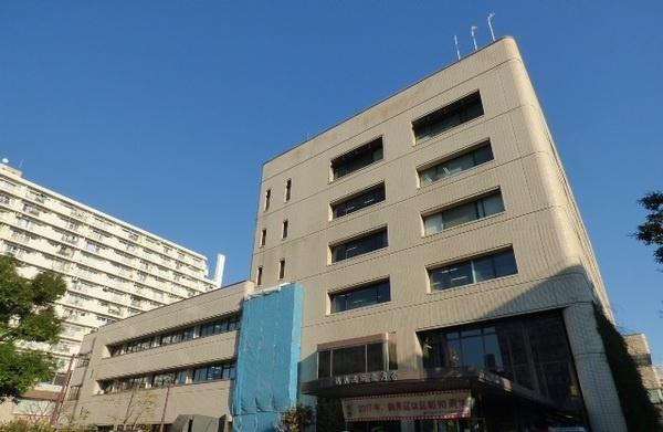 横浜市鶴見区役所：239m