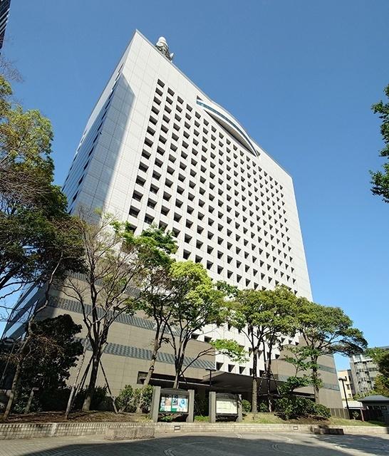 神奈川県警察本部：638m