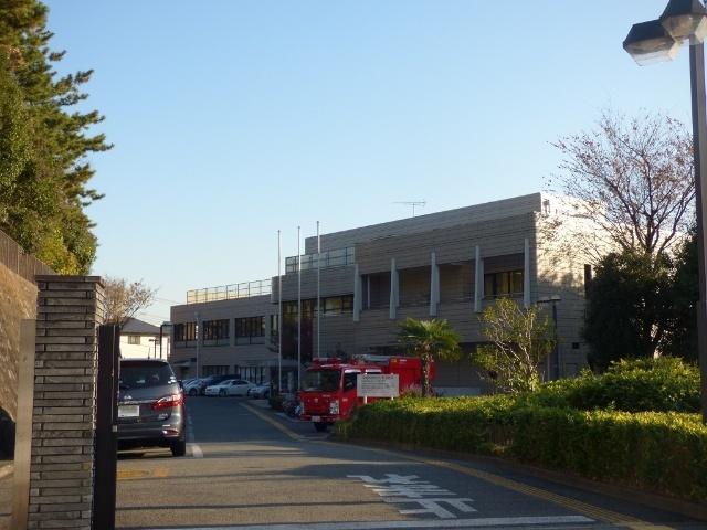 横浜市神奈川図書館：1357m