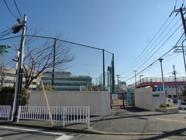 横浜市立軽井沢中学校：932m
