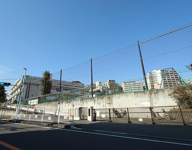 横浜市立宮谷小学校：605m