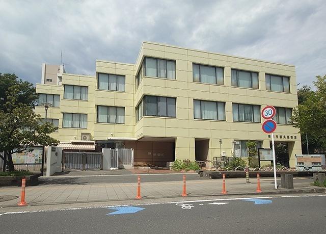 横浜市鶴見図書館：1090m