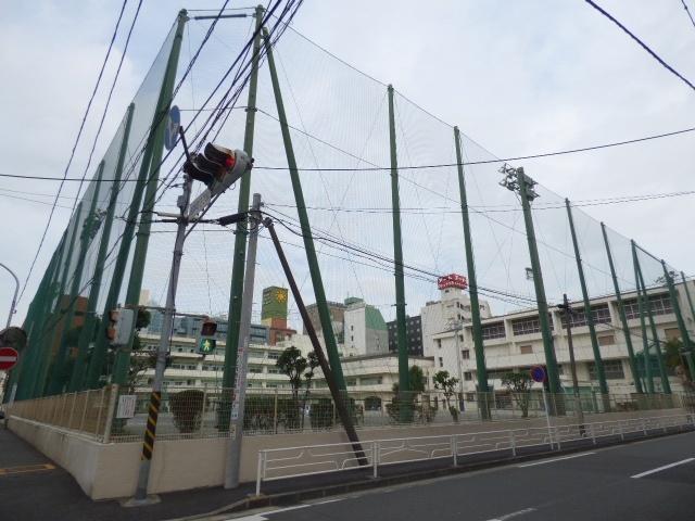 横浜市立横浜吉田中学校：855m