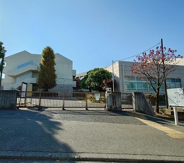横浜市立つづきの丘小学校：431m
