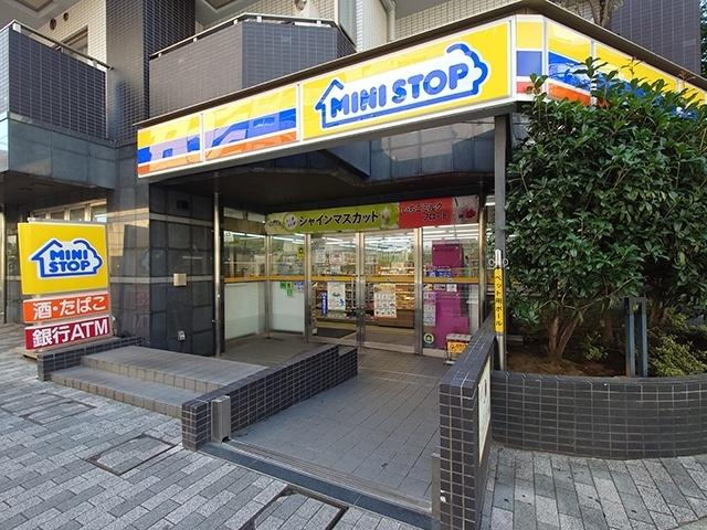 ミニストップ新横浜1丁目店：294m