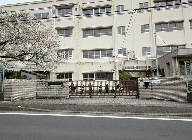 横浜市立本郷小学校：421m