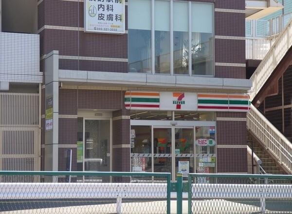 セブンイレブン横浜反町駅前店：112m
