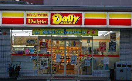 デイリーヤマザキ横浜アリーナ前店：86m