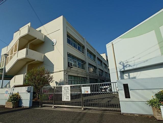 横浜市立中川中学校：2330m