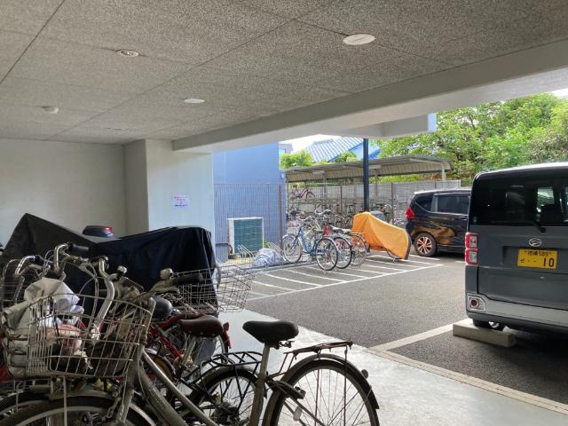 アトランティス本厚木Ⅱ 駐車場