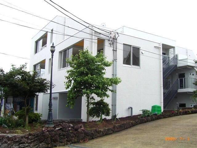 新羽駅より徒歩12分 築20年5ヶ月 3階建の賃貸物件