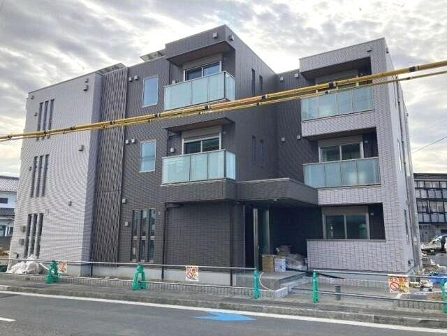 外観タイル張りです