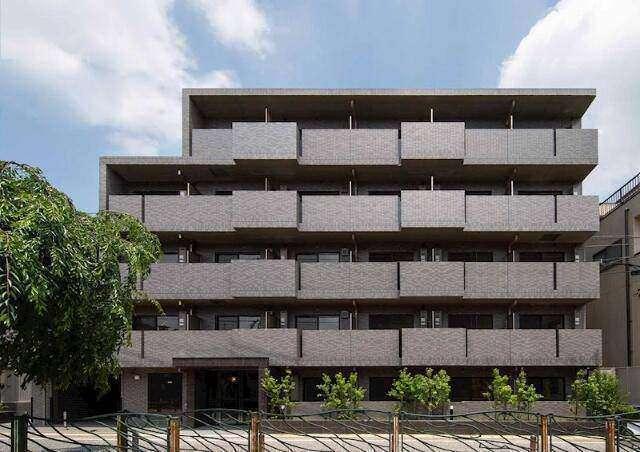 外観タイル張りです