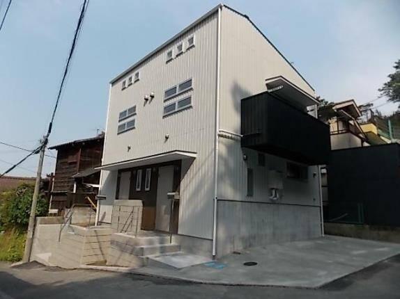 鎌倉駅より徒歩12分 築13年2ヶ月 2階建の賃貸物件