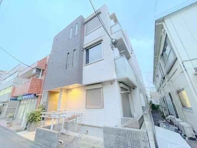 大和駅より徒歩3分 築11年7ヶ月 3階建の賃貸物件
