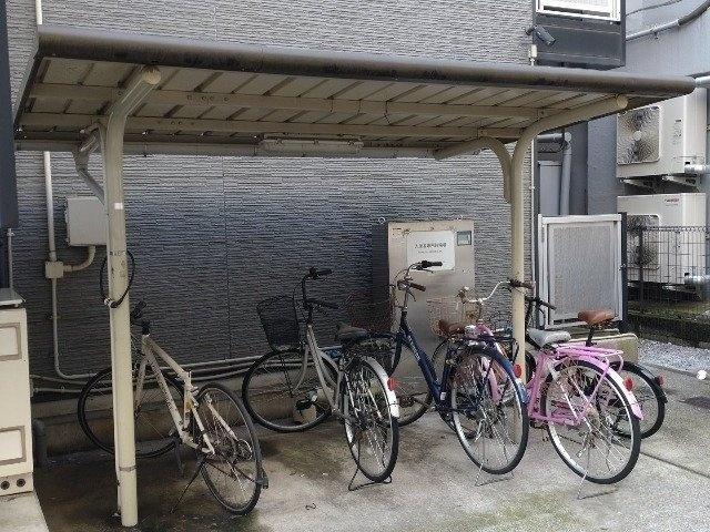 レオパレス生麦駅前 駐車場