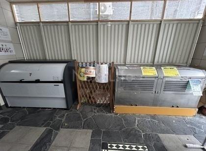 レオネクストル　ヴァン　ブルー 駐車場