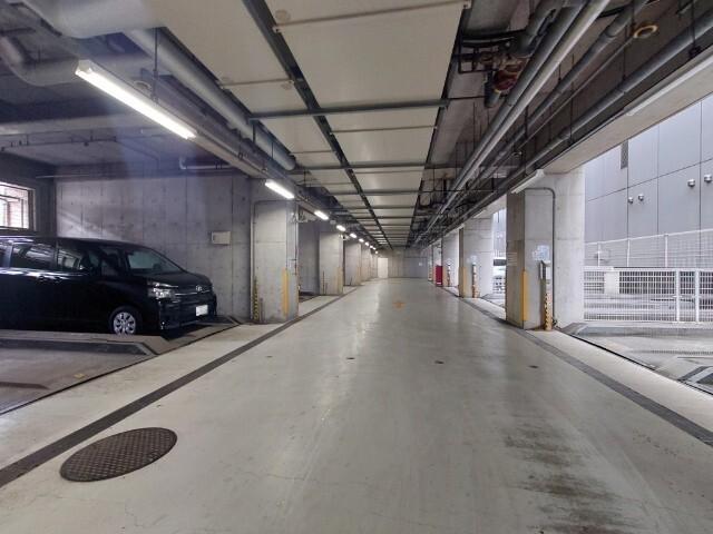 アルテーヌ新横浜 駐車場
