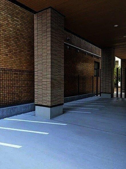 リ・ブラン 駐車場