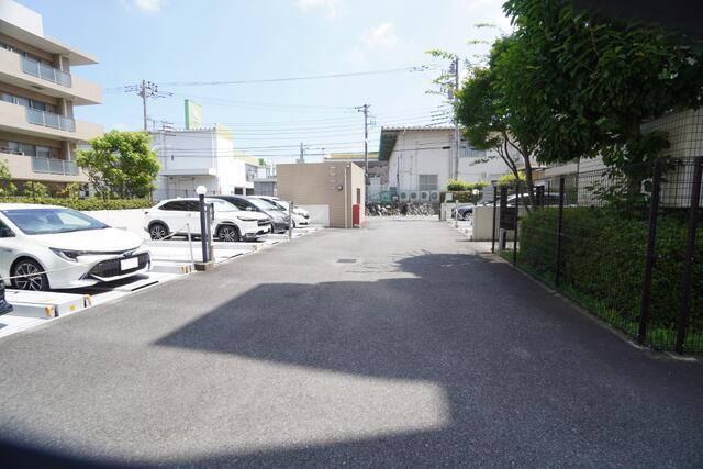 リーデンススクエアつきみ野　ソレイユコート 駐車場