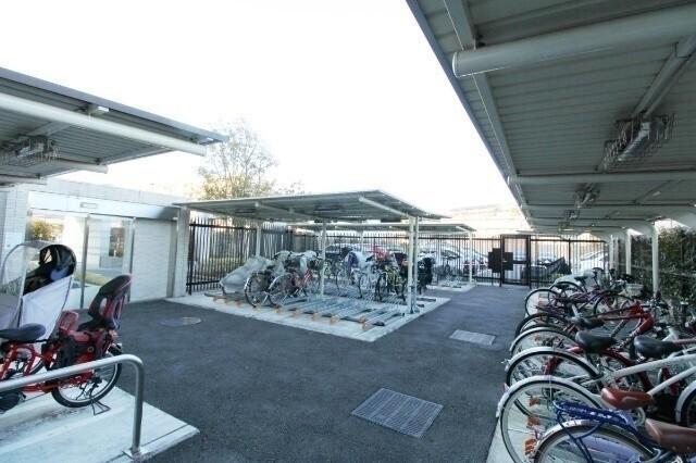 リーフィアレジデンス栗平 駐車場