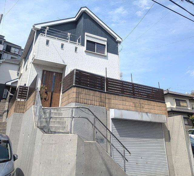上大岡駅より徒歩11分 築11年10ヶ月 2階建の賃貸物件