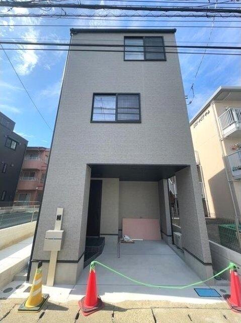 武蔵新城駅より徒歩9分 築3年4ヶ月 3階建の賃貸物件