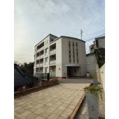 閑静な住宅街に立地