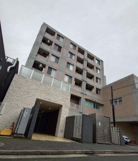 松原商店街内に立地