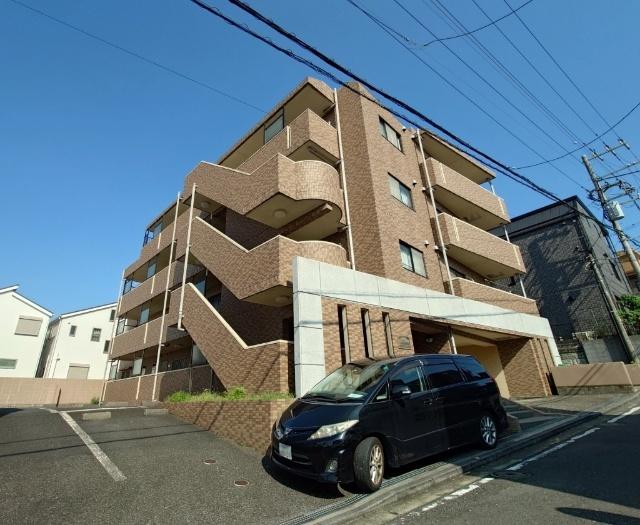 閑静な住宅街のマンションです