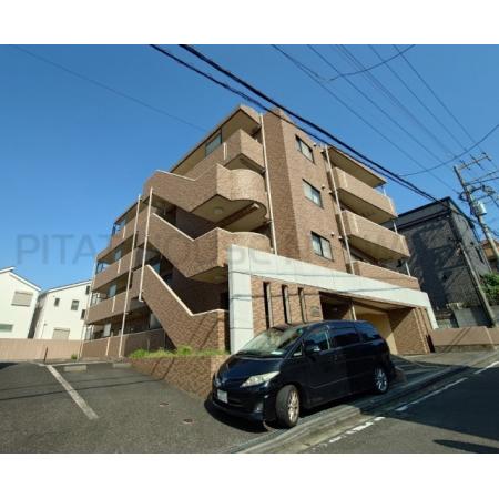 閑静な住宅街のマンションです