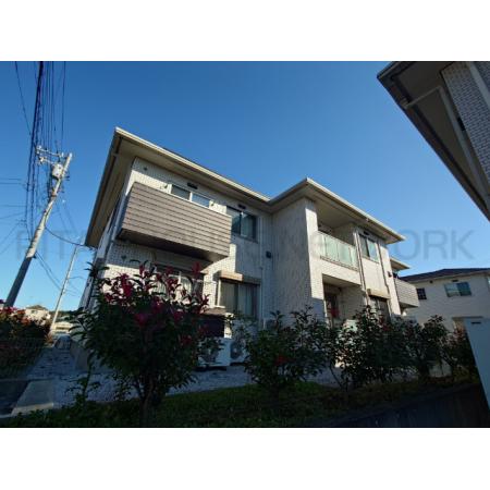 緑豊かな住宅街に立地