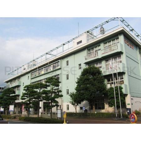横浜市栄区役所：2857m