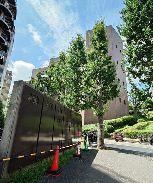 横浜市中央図書館：148m