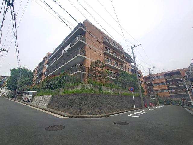閑静な住宅街の分譲マンション