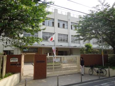 大阪市立晴明丘小学校：884m