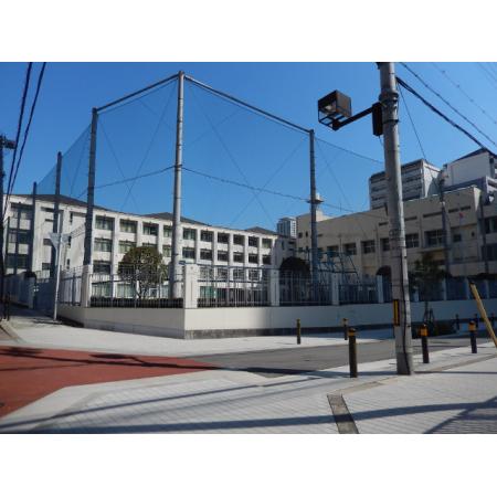 大阪市立夕陽丘中学校：1008m
