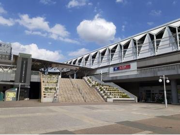 つくばエクスプレス守谷駅：1300m