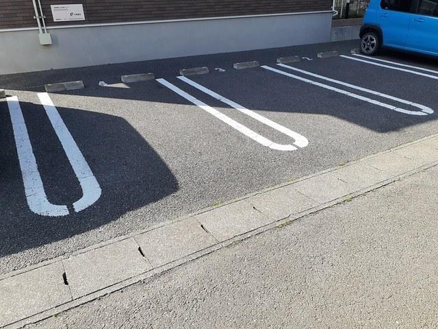 リベラル　ファミリア（202） 駐車場